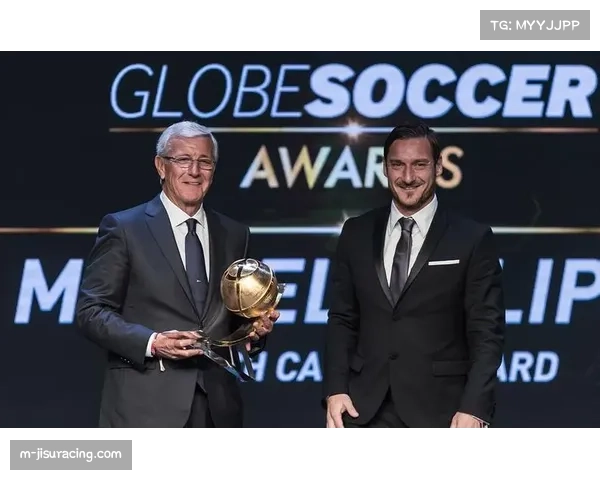 亚马尔迪拜出席环球足球奖颁奖典礼，期间仍坚持健身房训练